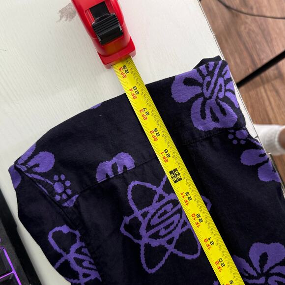 Rip Curl  Mens purple black floral Button Up Short Sleeve Hawaiian Beach size L - Picture 6 of 6